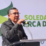NAVARRO SUPERVISA Y ASEGURA ENTREGA DE AGUA A FAMILIAS
