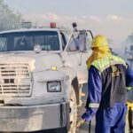 BRIGADISTAS COMBATEN INCENDIO DE PASTIZAL EN MEXQUITIC