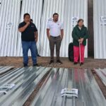 Gobierno estatal entrega láminas a familias afectadas por lluvias en zona metropolitana