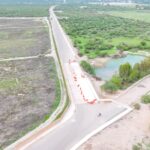 Villa de Pozos avanza en la rehabilitación de la carretera Pozos–Santa Rita con más del 90% de progreso