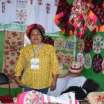 Artesanos de 12 pueblos originarios expenden sus productos en la FENAPO 2026