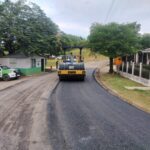 Construcción del camino Tres Palmas–El Huayal en San Martín Chalchicuautla registra 80% de avance