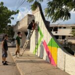 Rehabilitan tres paradores de autobús en Ciudad Valles con jornada de voluntariado