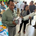 SEER distribuye 14 mil 900 guías de bienestar emocional en secundarias de San Luis Potosí